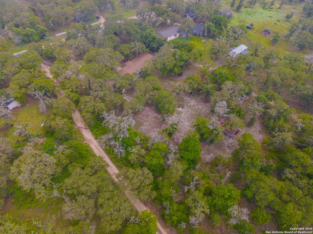 840 Oak Tree Rd, Seguin, TX 78155