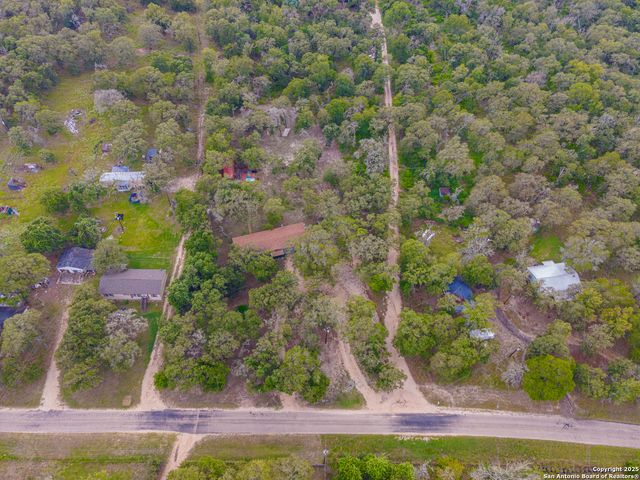 840 Oak Tree Rd, Seguin, TX 78155