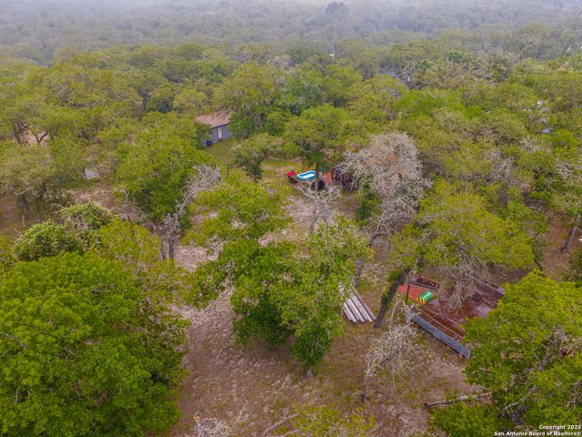 840 Oak Tree Rd, Seguin, TX 78155