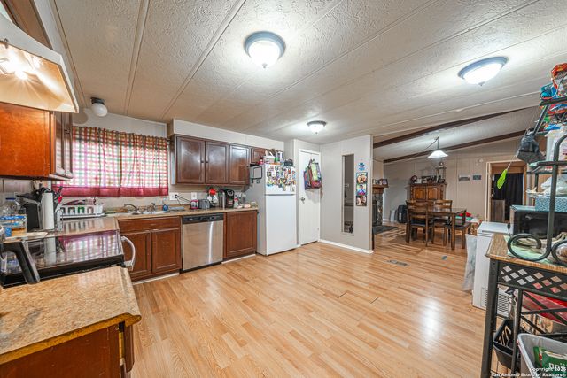 840 Oak Tree Rd, Seguin, TX 78155