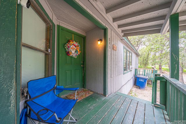 840 Oak Tree Rd, Seguin, TX 78155