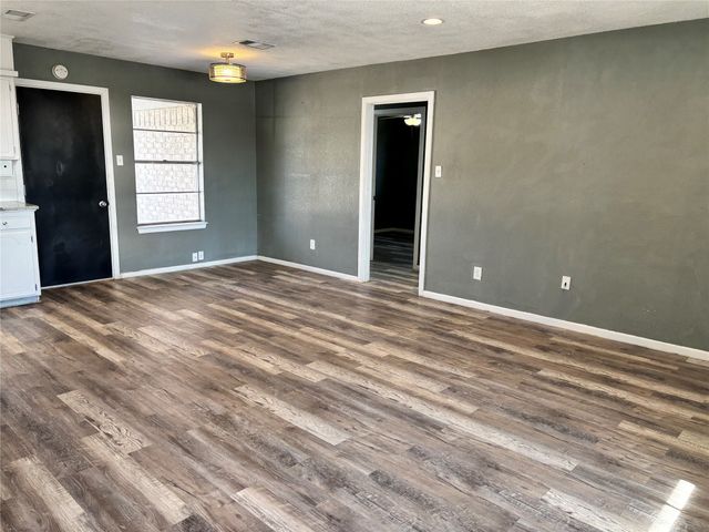 3501 NE 10th Street, Mineral Wells, TX 76067