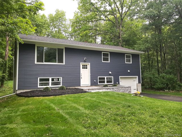 38 Pine Woods Road, Hyde Park, NY 12538