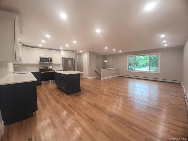 38 Pine Woods Road, Hyde Park, NY 12538