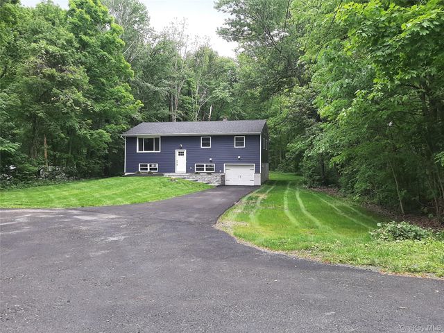 38 Pine Woods Road, Hyde Park, NY 12538