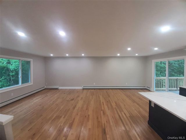 38 Pine Woods Road, Hyde Park, NY 12538