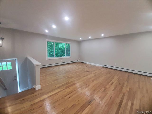 38 Pine Woods Road, Hyde Park, NY 12538