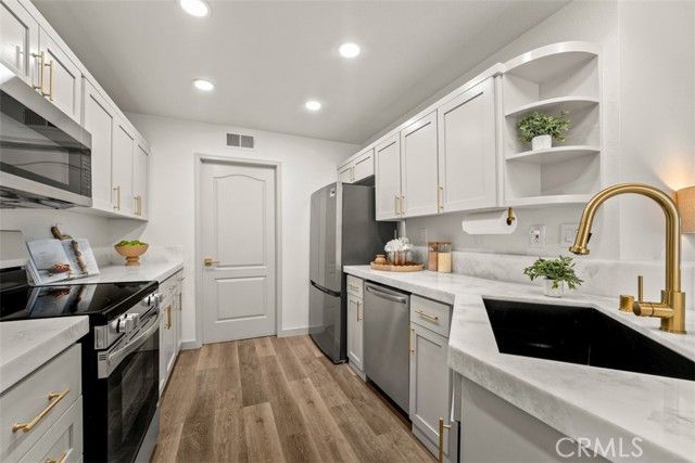 93 Lehigh Aisle, Irvine, CA 92612