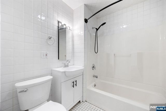 250 Woodcliff Avenue, Little Falls, NJ 07424