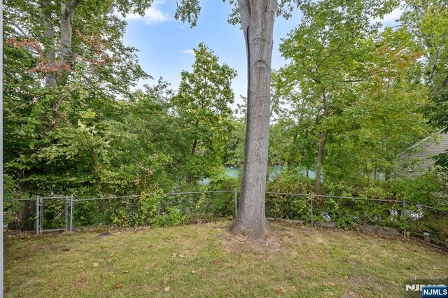 250 Woodcliff Avenue, Little Falls, NJ 07424