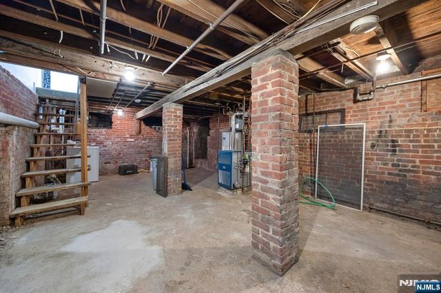 250 Woodcliff Avenue, Little Falls, NJ 07424