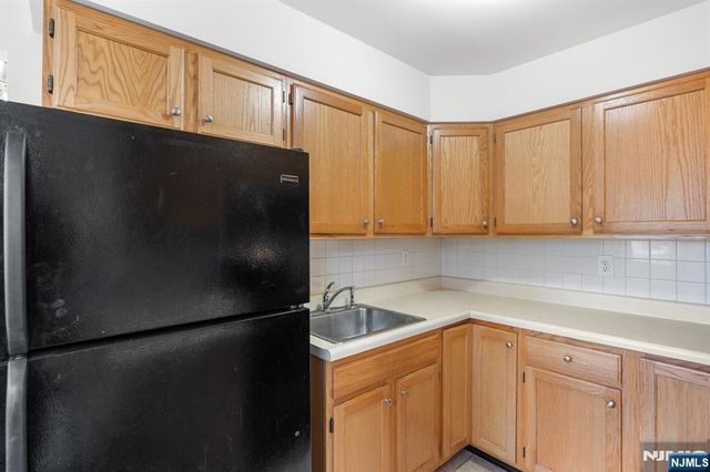 250 Woodcliff Avenue, Little Falls, NJ 07424