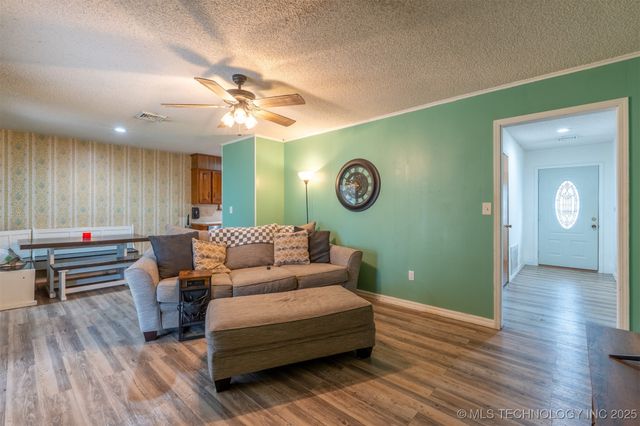 1012 Colonial Drive, Pryor, OK 74361