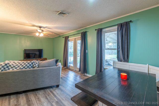 1012 Colonial Drive, Pryor, OK 74361