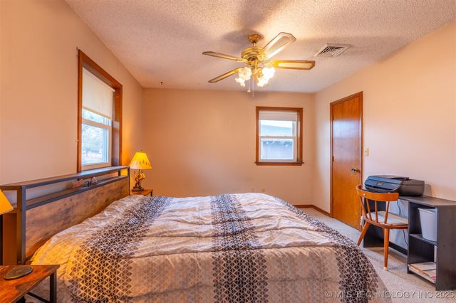 1012 Colonial Drive, Pryor, OK 74361