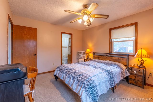 1012 Colonial Drive, Pryor, OK 74361