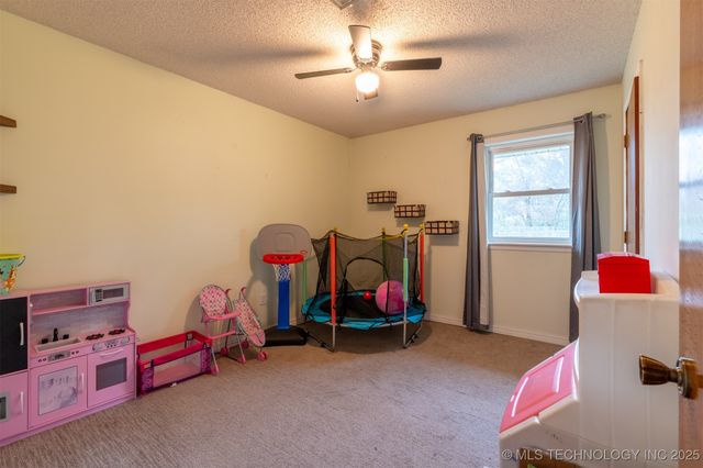 1012 Colonial Drive, Pryor, OK 74361