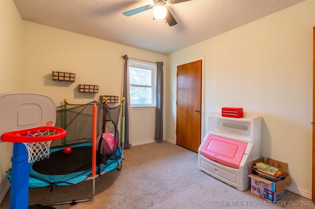 1012 Colonial Drive, Pryor, OK 74361