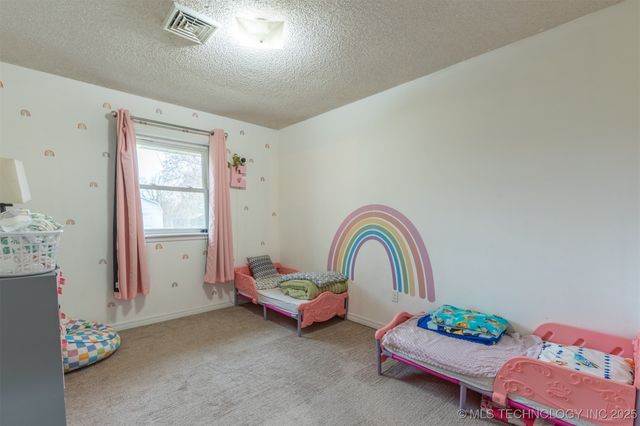 1012 Colonial Drive, Pryor, OK 74361