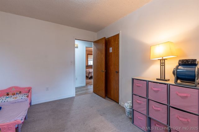 1012 Colonial Drive, Pryor, OK 74361