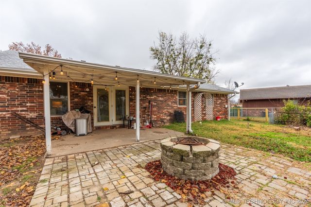 1012 Colonial Drive, Pryor, OK 74361