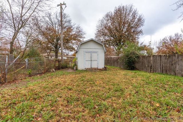 1012 Colonial Drive, Pryor, OK 74361