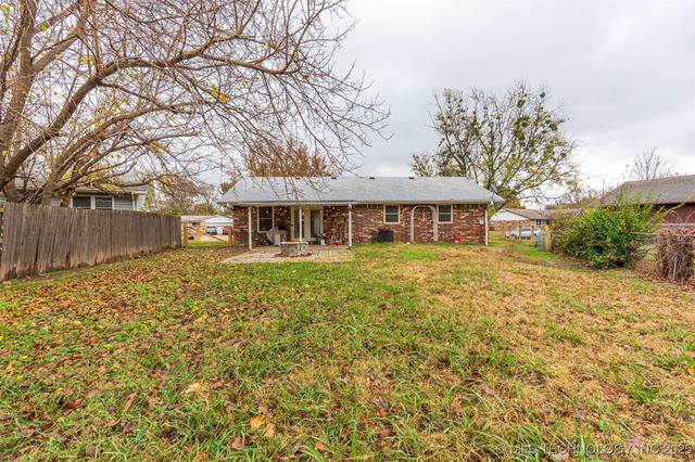 1012 Colonial Drive, Pryor, OK 74361