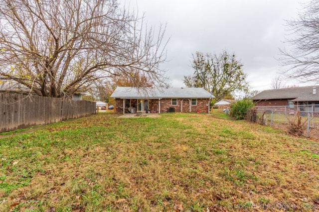 1012 Colonial Drive, Pryor, OK 74361