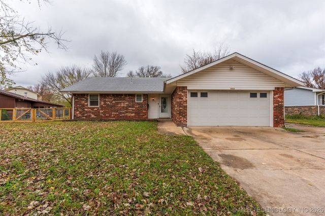 1012 Colonial Drive, Pryor, OK 74361