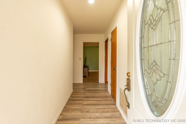 1012 Colonial Drive, Pryor, OK 74361