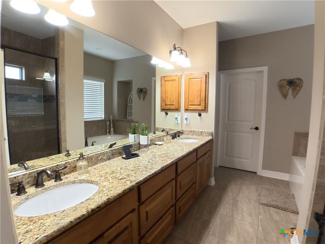 1132 Creekside Pond Road, Seguin, TX 78155