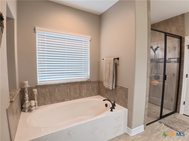 1132 Creekside Pond Road, Seguin, TX 78155