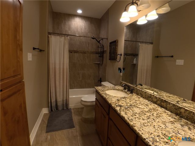 1132 Creekside Pond Road, Seguin, TX 78155