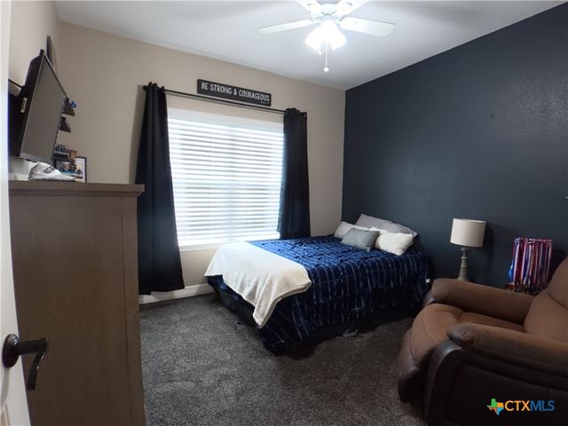 1132 Creekside Pond Road, Seguin, TX 78155
