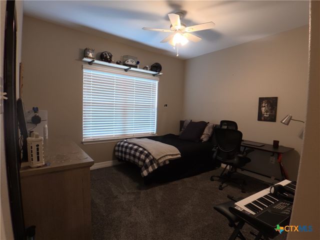 1132 Creekside Pond Road, Seguin, TX 78155