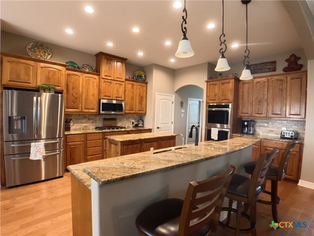 1132 Creekside Pond Road, Seguin, TX 78155
