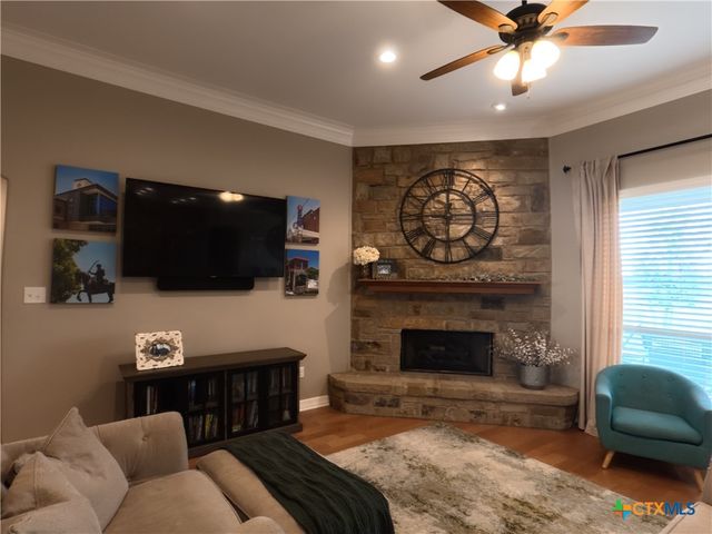 1132 Creekside Pond Road, Seguin, TX 78155