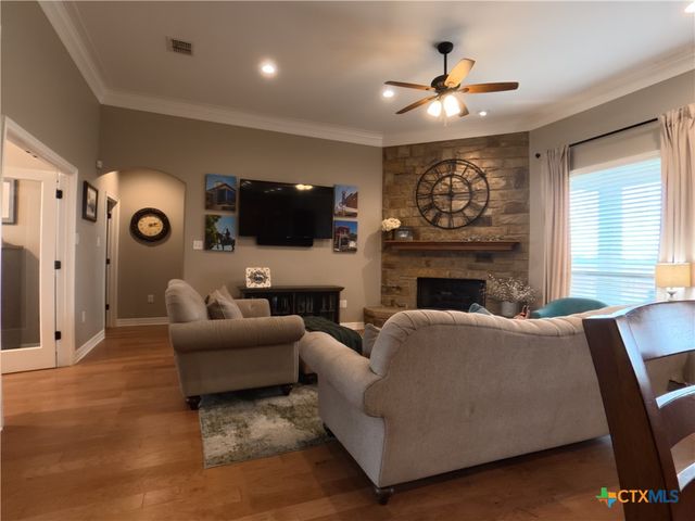 1132 Creekside Pond Road, Seguin, TX 78155
