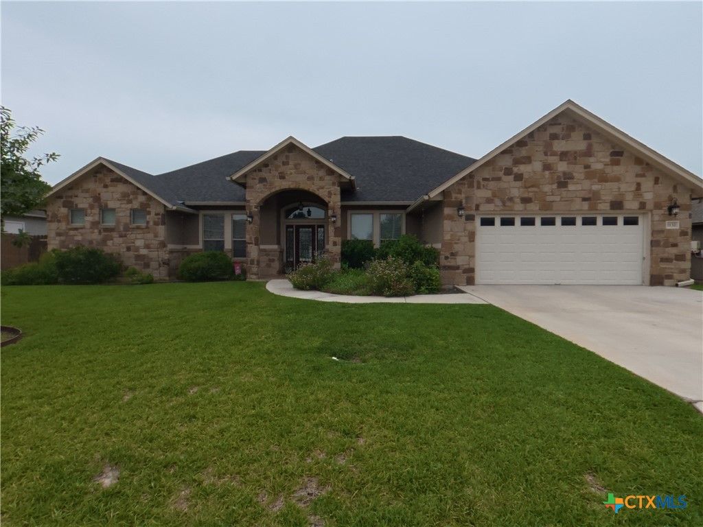 1132 Creekside Pond Road, Seguin, TX 78155