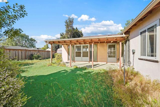 15879 Via Cordoba, San Lorenzo, CA 94580