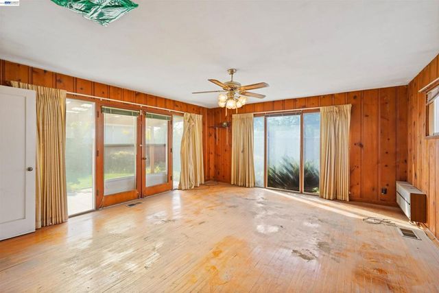 15879 Via Cordoba, San Lorenzo, CA 94580