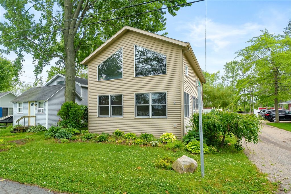 11065 E Indian Lake Drive, Vicksburg, MI 49097