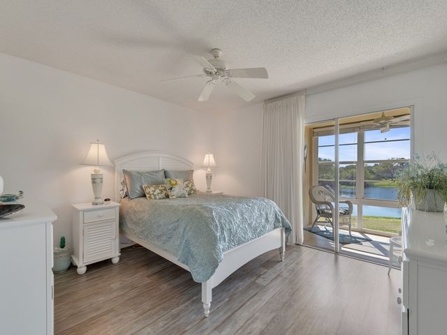 68 Royal Oak Court 201, Vero Beach, FL 32962