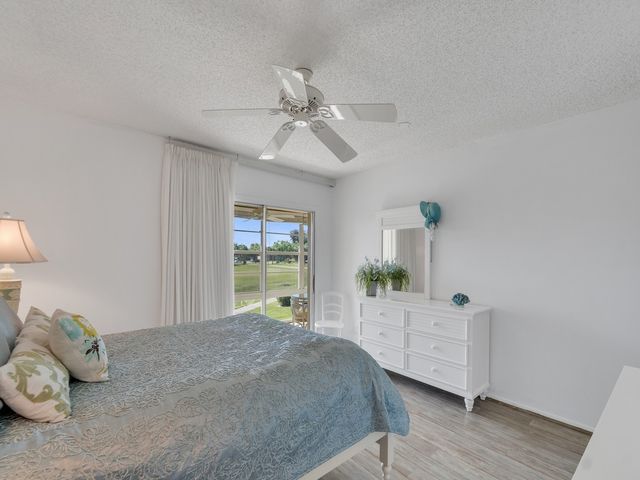68 Royal Oak Court 201, Vero Beach, FL 32962
