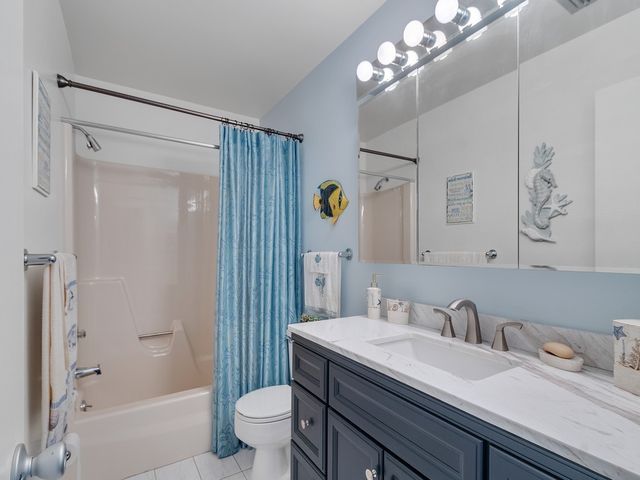 68 Royal Oak Court 201, Vero Beach, FL 32962