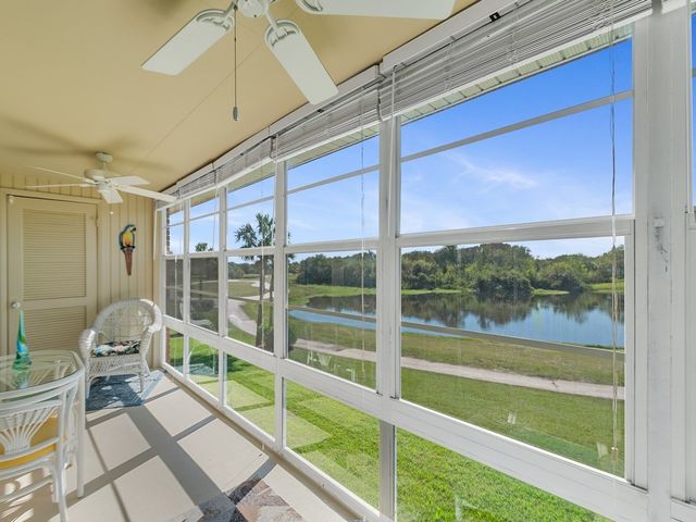 68 Royal Oak Court 201, Vero Beach, FL 32962