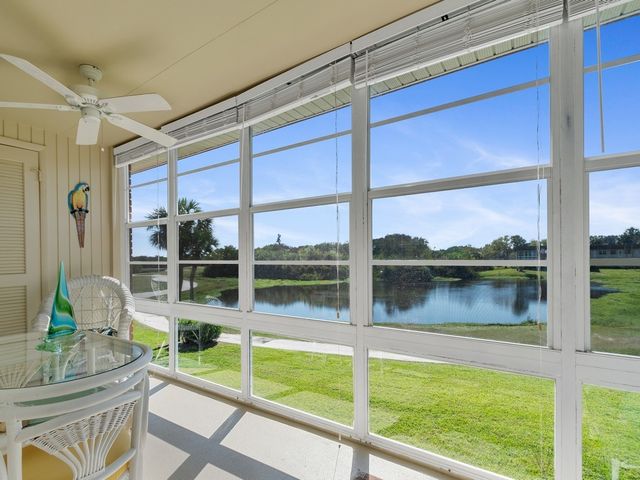 68 Royal Oak Court 201, Vero Beach, FL 32962