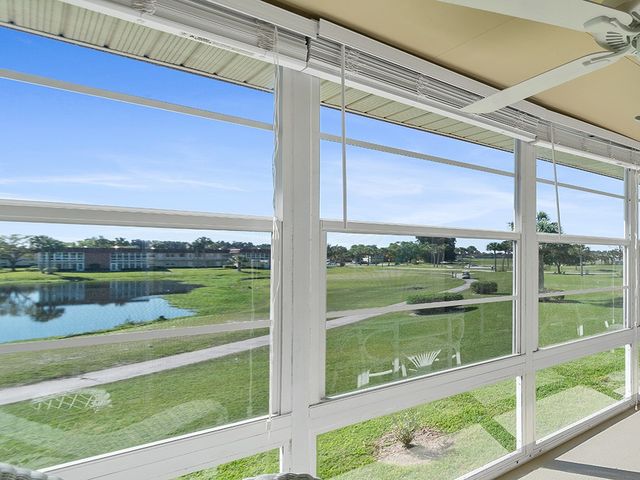 68 Royal Oak Court 201, Vero Beach, FL 32962