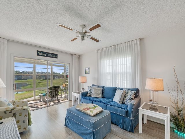 68 Royal Oak Court 201, Vero Beach, FL 32962