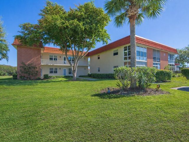 68 Royal Oak Court 201, Vero Beach, FL 32962
